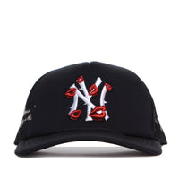 NY Is Kissing Me Hat